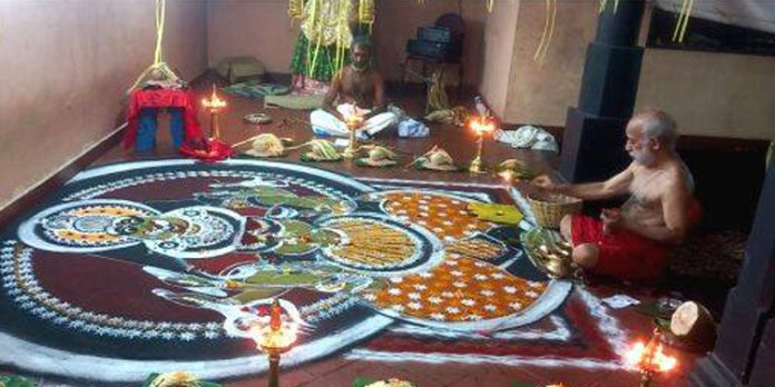 ഗോവിന്ദൻകുളങ്ങര ദേവീക്ഷേത്രത്തിൽ കളമെഴുത്തും പാട്ടും നടത്തി ഗോവിന്ദൻകുളങ്ങര ദേവീക്ഷേത്രത്തിൽ കളമെഴുത്തും പാട്ടും നടത്തി