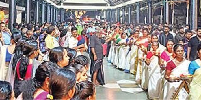 തൃക്കുന്നപ്പുഴ ധർമശാസ്താക്ഷേത്രത്തിലെ ചിറപ്പുത്സവം പള്ളിക്കെട്ടുവരവോടെ സമാപിച്ചു തൃക്കുന്നപ്പുഴ ധർമശാസ്താക്ഷേത്രത്തിലെ ചിറപ്പുത്സവം പള്ളിക്കെട്ടുവരവോടെ സമാപിച്ചു