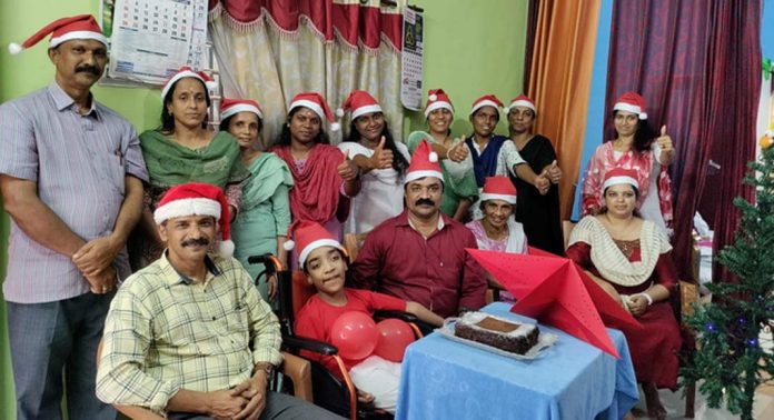 തൽസമയം കേക്കും നക്ഷത്രവിളക്കും ; ലൈവായി സ്പെഷ്യൽ എഡ്യൂക്കേറ്റർമാർ തൽസമയം കേക്കും നക്ഷത്രവിളക്കും ; ലൈവായി സ്പെഷ്യൽ എഡ്യൂക്കേറ്റർമാർ