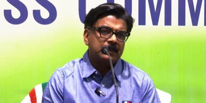 ‘തോട്ടപ്പള്ളിയില് 3 വര്ഷമായി കരിമണല് ഖനനം’ ; മാസപ്പടിക്കുള്ള ഉത്തരമെന്ന് കുഴല്നാടന് ‘തോട്ടപ്പള്ളിയില് 3 വര്ഷമായി കരിമണല് ഖനനം’ ; മാസപ്പടിക്കുള്ള ഉത്തരമെന്ന് കുഴല്നാടന്