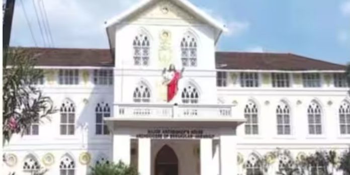 ഏകീകൃത കുർബാന ; എറണാകുളം അങ്കമാലി അതിരൂപതയിലെ 15 വൈദികർക്ക് ഭീഷണിക്കത്ത് ഏകീകൃത കുർബാന ; എറണാകുളം അങ്കമാലി അതിരൂപതയിലെ 15 വൈദികർക്ക് ഭീഷണിക്കത്ത്