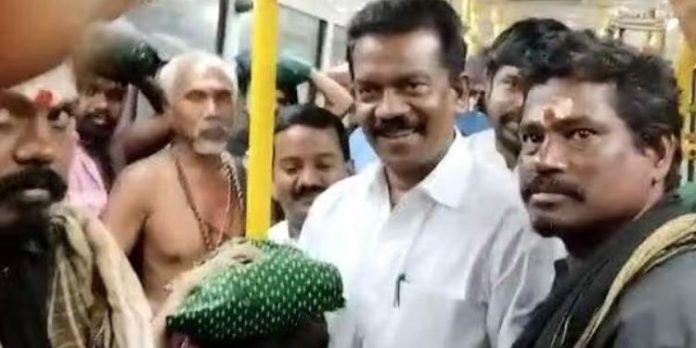 അയ്യപ്പന്മാര്ക്കൊപ്പം കെഎസ്ആര്ടിസി ബസില് പമ്പയിലെത്തി ; എല്ലാ ക്രമീകരണങ്ങളും ഏര്പ്പെടുത്തിയെന്ന് ദേവസ്വം മന്ത്രി അയ്യപ്പന്മാര്ക്കൊപ്പം കെഎസ്ആര്ടിസി ബസില് പമ്പയിലെത്തി ; എല്ലാ ക്രമീകരണങ്ങളും ഏര്പ്പെടുത്തിയെന്ന് ദേവസ്വം മന്ത്രി