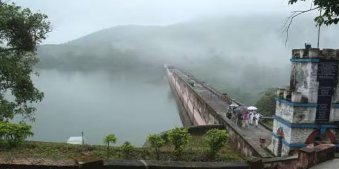 ജലനിരപ്പ് 137.5 അടിയായി; മുല്ലപ്പെരിയാര് അണക്കെട്ട് നാളെ തുറക്കും ജലനിരപ്പ് 137.5 അടിയായി; മുല്ലപ്പെരിയാര് അണക്കെട്ട് നാളെ തുറക്കും