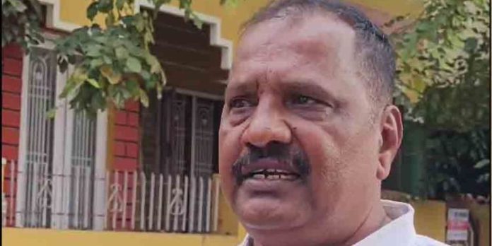 ലോക്സഭയില് അതിക്രമിച്ചു കയറിയ സംഭവം ; ‘മകന് ചെയ്തത് മാപ്പര്ഹിക്കാത്ത കുറ്റം’; പിടിയിലായ മനോരഞ്ജന്റെ പിതാവ് ലോക്സഭയില് അതിക്രമിച്ചു കയറിയ സംഭവം ; ‘മകന് ചെയ്തത് മാപ്പര്ഹിക്കാത്ത കുറ്റം’; പിടിയിലായ മനോരഞ്ജന്റെ പിതാവ്