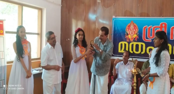 താഴൂർ ശ്രീ ഭദ്രാ മതപാഠശാലയിലെ വാർഷിക പരീക്ഷയിൽ ഉയർന്ന മാർക്ക് നേടിയവരെ അനുമോദിച്ചു താഴൂർ ശ്രീ ഭദ്രാ മതപാഠശാലയിലെ വാർഷിക പരീക്ഷയിൽ ഉയർന്ന മാർക്ക് നേടിയവരെ അനുമോദിച്ചു