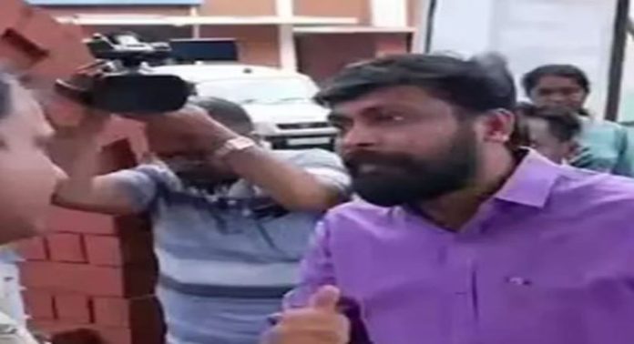കണ്ണൂരിൽ സമരം നടത്തിയ നഴ്സുമാരുടെ സംഘടനക്കെതിരെ പൊലീസ് കേസ് എടുത്തു കണ്ണൂരിൽ സമരം നടത്തിയ നഴ്സുമാരുടെ സംഘടനക്കെതിരെ പൊലീസ് കേസ് എടുത്തു