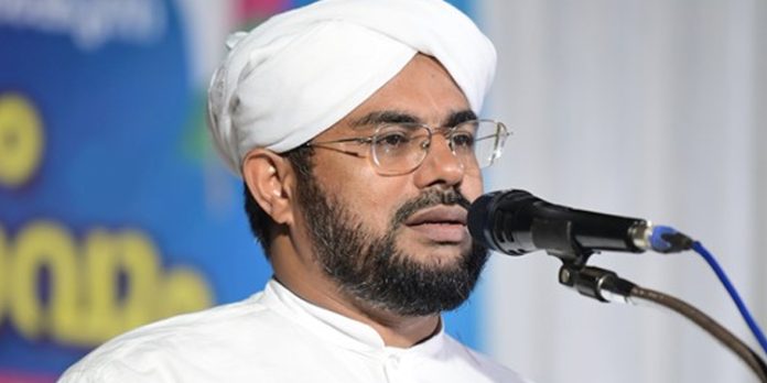 ഒരു നേതാവിനും ഒരു തറവാടിനും ആദർശത്തെ തരിപ്പണമാക്കാൻ കഴിയില്ല : റഷീദ് ഫൈസി വെള്ളായിക്കോട് ഒരു നേതാവിനും ഒരു തറവാടിനും ആദർശത്തെ തരിപ്പണമാക്കാൻ കഴിയില്ല : റഷീദ് ഫൈസി വെള്ളായിക്കോട്