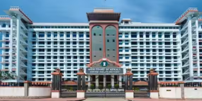 പ്രണയം എതിര്ത്തു ; കോഴിക്കോട്ട് പിതാവിനെതിരെ പെൺകുട്ടിയുടെ പോക്സോ പരാതി പ്രണയം എതിര്ത്തു ; കോഴിക്കോട്ട് പിതാവിനെതിരെ പെൺകുട്ടിയുടെ പോക്സോ പരാതി