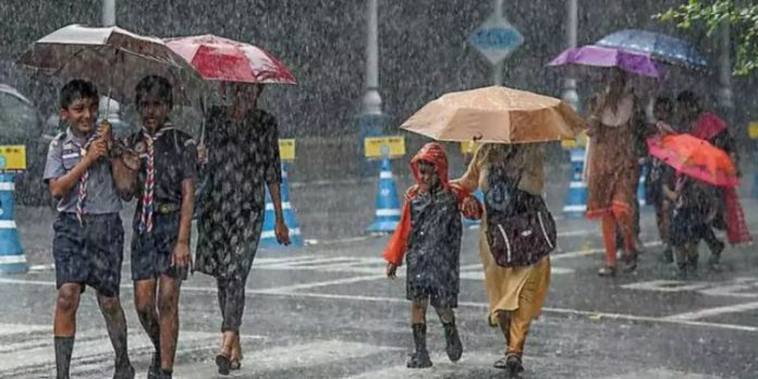 ന്യൂനമര്ദ്ദം : നാലുജില്ലകളില് യെല്ലോ അലര്ട്ട്, കടലാക്രമണത്തിന് സാധ്യത ന്യൂനമര്ദ്ദം : നാലുജില്ലകളില് യെല്ലോ അലര്ട്ട്, കടലാക്രമണത്തിന് സാധ്യത