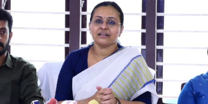 സ്ട്രോക്ക് ബാധിച്ച ശബരിമല തീര്ത്ഥാടകന് തുണയായി ആരോഗ്യ വകുപ്പ് സ്ട്രോക്ക് ബാധിച്ച ശബരിമല തീര്ത്ഥാടകന് തുണയായി ആരോഗ്യ വകുപ്പ്