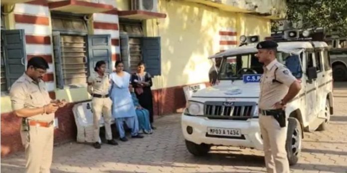 മധ്യപ്രദേശിൽ നവജാത ശിശുവിനെ കൊലപ്പെടുത്തി പിതാവ് മധ്യപ്രദേശിൽ നവജാത ശിശുവിനെ കൊലപ്പെടുത്തി പിതാവ്