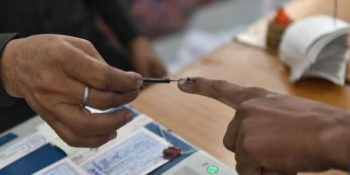 ലോക്സഭാ തിരഞ്ഞെടുപ്പ് : അന്തിമ വോട്ടര് പട്ടിക പ്രസിദ്ധീകരിച്ചു ലോക്സഭാ തിരഞ്ഞെടുപ്പ് : അന്തിമ വോട്ടര് പട്ടിക പ്രസിദ്ധീകരിച്ചു