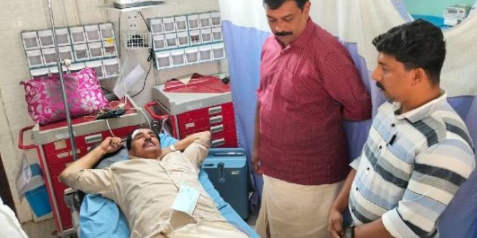 എന് കെ പ്രേമചന്ദ്രന് എംപിക്ക് വാഹനാപകടത്തില് പരിക്ക് എന് കെ പ്രേമചന്ദ്രന് എംപിക്ക് വാഹനാപകടത്തില് പരിക്ക്