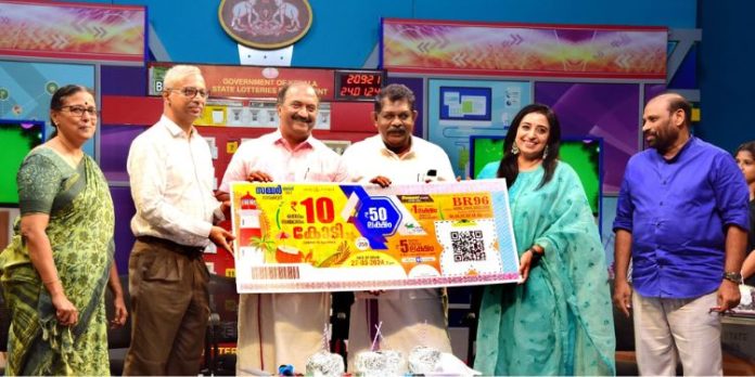 ലോട്ടറി വരുമാനം പൊതുജന ക്ഷേമത്തിന് : മന്ത്രി കെ.എന്.ബാലഗോപാല് ലോട്ടറി വരുമാനം പൊതുജന ക്ഷേമത്തിന് : മന്ത്രി കെ.എന്.ബാലഗോപാല്