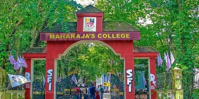 മഹാരാജാസ് സംഘർഷം : 13 വിദ്യാർഥികളെ സസ്പെൻഡ് ചെയ്തു മഹാരാജാസ് സംഘർഷം : 13 വിദ്യാർഥികളെ സസ്പെൻഡ് ചെയ്തു