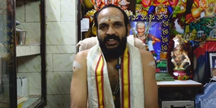 ഭക്തിയെ ഉണർത്തി ജീവിത ലക്ഷ്യത്തിലേക്കുള്ള മാർഗം ഓർമ്മപ്പെടുത്തുന്നതാണ് ഓരോ ഉത്സവങ്ങളും : ശബരിമല മേൽശാന്തി പി.എ൯ മഹേഷ് നമ്പൂതിരി ഭക്തിയെ ഉണർത്തി ജീവിത ലക്ഷ്യത്തിലേക്കുള്ള മാർഗം ഓർമ്മപ്പെടുത്തുന്നതാണ് ഓരോ ഉത്സവങ്ങളും : ശബരിമല മേൽശാന്തി പി.എ൯ മഹേഷ് നമ്പൂതിരി