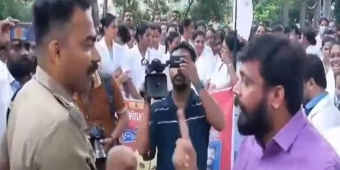 എംഎൽഎ ആണെന്നറിഞ്ഞിട്ടും മോശമായി പെരുമാറി : തെറ്റുപറ്റിയത് എസ്ഐ ഷമീലിനെന്ന് റിപ്പോർട്ട് എംഎൽഎ ആണെന്നറിഞ്ഞിട്ടും മോശമായി പെരുമാറി : തെറ്റുപറ്റിയത് എസ്ഐ ഷമീലിനെന്ന് റിപ്പോർട്ട്