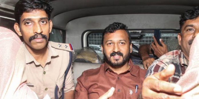 രാഹുലിന്റെ അറസ്റ്റിൽ പ്രതിഷേധം ശക്തമാക്കി യൂത്ത് കോൺഗ്രസ് ; നാളെ ക്ലിഫ് ഹൗസിലേക്ക് നൈറ്റ് മാർച്ച് രാഹുലിന്റെ അറസ്റ്റിൽ പ്രതിഷേധം ശക്തമാക്കി യൂത്ത് കോൺഗ്രസ് ; നാളെ ക്ലിഫ് ഹൗസിലേക്ക് നൈറ്റ് മാർച്ച്