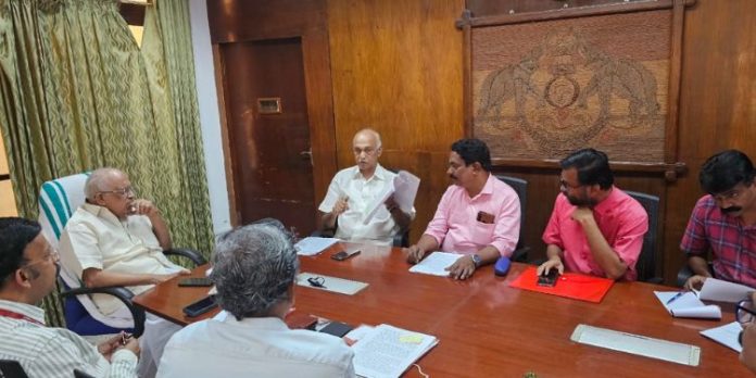 വൈദ്യുതി വകുപ്പ് മന്ത്രിയും കെ.എസ്.ഇ.ബി വര്ക്കേഴ്സ് അസോസിയേഷനും ചര്ച്ച നടത്തി വൈദ്യുതി വകുപ്പ് മന്ത്രിയും കെ.എസ്.ഇ.ബി വര്ക്കേഴ്സ് അസോസിയേഷനും ചര്ച്ച നടത്തി