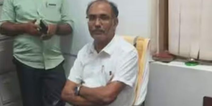 അധ്യാപക നിയമനത്തിന് കൈക്കൂലി ; കാസർക്കോട് കേന്ദ്ര സർവകലാശാല പ്രൊഫസർക്ക് സസ്പെൻഷൻ അധ്യാപക നിയമനത്തിന് കൈക്കൂലി ; കാസർക്കോട് കേന്ദ്ര സർവകലാശാല പ്രൊഫസർക്ക് സസ്പെൻഷൻ