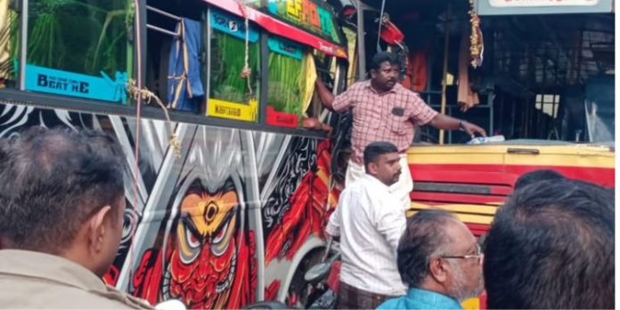 ശബരിമല തീർത്ഥാടകർ സഞ്ചരിച്ച ബസും കെഎസ്ആർടിസി ബസും കൂട്ടിയിടിച്ച് അപകടം ; ആറ് പേർക്ക് പരിക്ക് ശബരിമല തീർത്ഥാടകർ സഞ്ചരിച്ച ബസും കെഎസ്ആർടിസി ബസും കൂട്ടിയിടിച്ച് അപകടം ; ആറ് പേർക്ക് പരിക്ക്