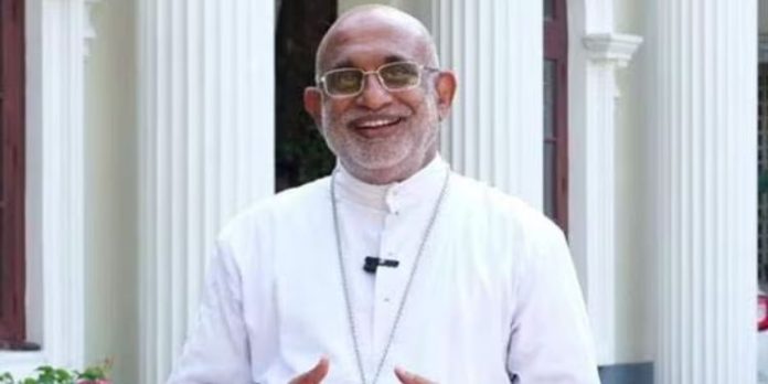 ‘വൈദികര് തോന്നുന്ന പോലെ കുര്ബാന അര്പ്പിക്കരുത്’ ; മുന്നറിയിപ്പുമായി മേജര് ആര്ച്ച്ബിഷപ്പ് റാഫേല് തട്ടില് ‘വൈദികര് തോന്നുന്ന പോലെ കുര്ബാന അര്പ്പിക്കരുത്’ ; മുന്നറിയിപ്പുമായി മേജര് ആര്ച്ച്ബിഷപ്പ് റാഫേല് തട്ടില്