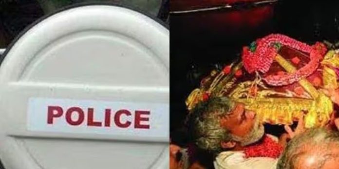 തിരുവാഭരണ ഘോഷയാത്രക്കിടെ ബഹളമുണ്ടാക്കി ; പോലീസുകാരനു സസ്പെൻഷൻ തിരുവാഭരണ ഘോഷയാത്രക്കിടെ ബഹളമുണ്ടാക്കി ; പോലീസുകാരനു സസ്പെൻഷൻ