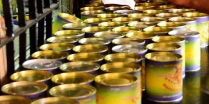ശബരിമലയില് അരവണ പ്രതിസന്ധി രൂക്ഷം : വിതരണം പരമാവധി 2 ടിന്നാക്കി ചുരുക്കി ശബരിമലയില് അരവണ പ്രതിസന്ധി രൂക്ഷം : വിതരണം പരമാവധി 2 ടിന്നാക്കി ചുരുക്കി