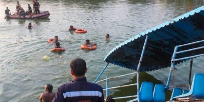 വഡോദര ബോട്ട് അപകടം : ഗുജറാത്ത് ഹൈക്കോടതി സ്വമേധയാ കേസെടുത്തു വഡോദര ബോട്ട് അപകടം : ഗുജറാത്ത് ഹൈക്കോടതി സ്വമേധയാ കേസെടുത്തു