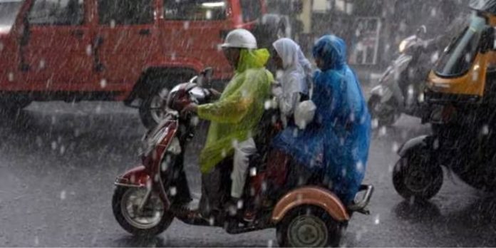 സംസ്ഥാനത്ത് നാളെയും മറ്റന്നാളും വിവിധ ജില്ലകളില് ശക്തമായ മഴയ്ക്ക് സാധ്യത സംസ്ഥാനത്ത് നാളെയും മറ്റന്നാളും വിവിധ ജില്ലകളില് ശക്തമായ മഴയ്ക്ക് സാധ്യത