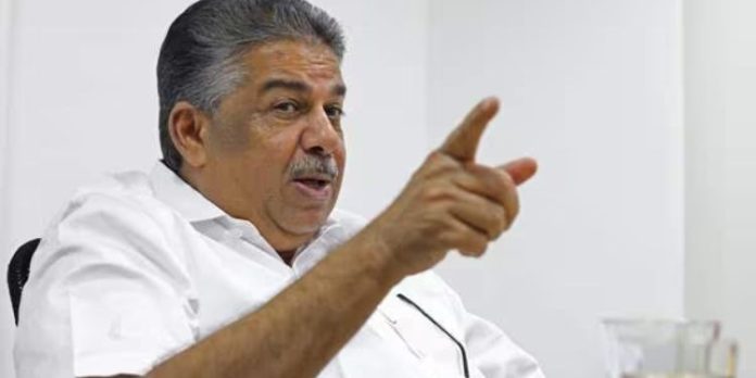 ‘വീഞ്ഞും കേക്കും’ പരാമര്ശം പിന്വലിക്കുന്നു; രാഷ്ട്രീയ നിലപാടില് മാറ്റമില്ല; വിശദീകരണവുമായി സജി ചെറിയാന് ‘വീഞ്ഞും കേക്കും’ പരാമര്ശം പിന്വലിക്കുന്നു; രാഷ്ട്രീയ നിലപാടില് മാറ്റമില്ല; വിശദീകരണവുമായി സജി ചെറിയാന്