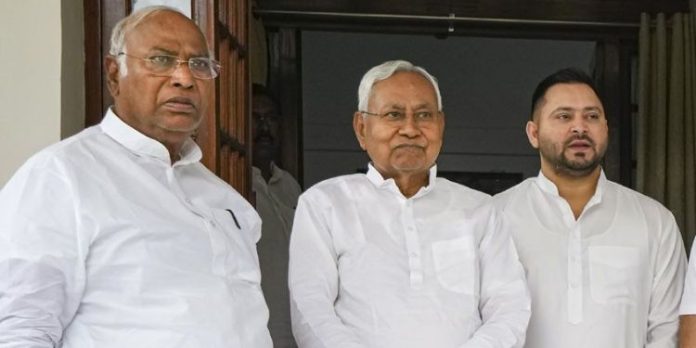 മല്ലികാര്ജുന് ഖര്ഗെ ഇന്ത്യ മുന്നണി അധ്യക്ഷന് ; അന്തിമ തീരുമാനം ചര്ച്ചയ്ക്ക് ശേഷം മല്ലികാര്ജുന് ഖര്ഗെ ഇന്ത്യ മുന്നണി അധ്യക്ഷന് ; അന്തിമ തീരുമാനം ചര്ച്ചയ്ക്ക് ശേഷം