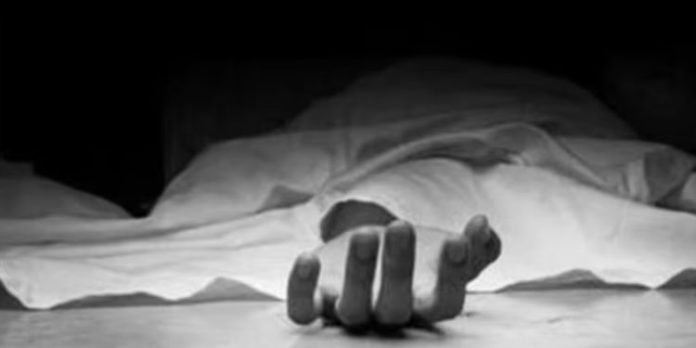 കാസർകോട് 19 കാരി ഫ്ലാറ്റില് മരിച്ച നിലയില് കാസർകോട് 19 കാരി ഫ്ലാറ്റില് മരിച്ച നിലയില്