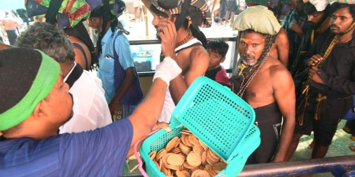 മകരവിളക്ക് ഉത്സവം : ഭക്തർക്കായി സൗജന്യ ഭക്ഷണ വിതരണം മകരവിളക്ക് ഉത്സവം : ഭക്തർക്കായി സൗജന്യ ഭക്ഷണ വിതരണം