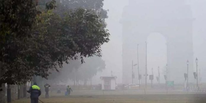അതി ശൈത്യതരംഗം ; ഡൽഹിയിൽ വിമാനങ്ങളും ട്രെയിനുകളും വൈകുന്നു അതി ശൈത്യതരംഗം ; ഡൽഹിയിൽ വിമാനങ്ങളും ട്രെയിനുകളും വൈകുന്നു