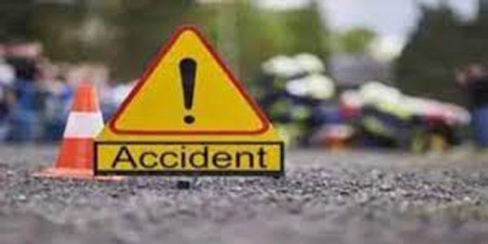 കോഴഞ്ചേരിയില് സ്കൂട്ടര് ഓടയിലേക്ക് മറിഞ്ഞ് അക്ഷയ സെന്റര് ജീവനക്കാരി മരിച്ചു കോഴഞ്ചേരിയില് സ്കൂട്ടര് ഓടയിലേക്ക് മറിഞ്ഞ് അക്ഷയ സെന്റര് ജീവനക്കാരി മരിച്ചു