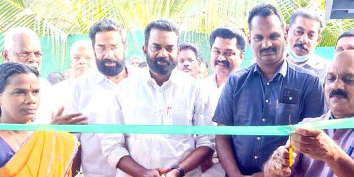 ഏറത്ത് സഹകരണ ബാങ്ക് അന്തിച്ചിറയിൽ തുടങ്ങിയ വളം ഡിപ്പോ ഉദ്ഘാടനം ചെയ്തു ഏറത്ത് സഹകരണ ബാങ്ക് അന്തിച്ചിറയിൽ തുടങ്ങിയ വളം ഡിപ്പോ ഉദ്ഘാടനം ചെയ്തു