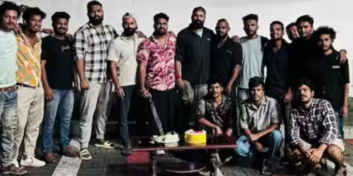 ആലപ്പുഴ മുഹമ്മയിൽ കുപ്രസിദ്ധ ഗുണ്ടകളുടെ ഒത്തുചേരൽ ; ദൃശ്യങ്ങൾ പുറത്ത് ആലപ്പുഴ മുഹമ്മയിൽ കുപ്രസിദ്ധ ഗുണ്ടകളുടെ ഒത്തുചേരൽ ; ദൃശ്യങ്ങൾ പുറത്ത്