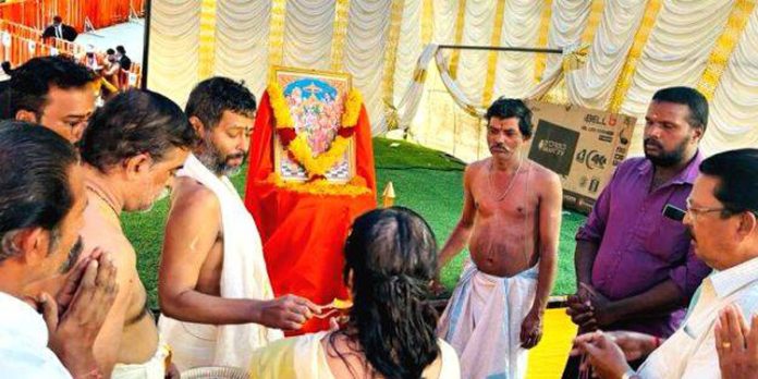രാംലല്ല പ്രാണപ്രതിഷ്ഠാ ചടങ്ങ് ; വണ്ടാനം പട്ടശ്ശേരി ശ്രീ മഹാഗണപതി ക്ഷേത്രത്തിൽ മധുരം വിതരണം നടത്തി രാംലല്ല പ്രാണപ്രതിഷ്ഠാ ചടങ്ങ് ; വണ്ടാനം പട്ടശ്ശേരി ശ്രീ മഹാഗണപതി ക്ഷേത്രത്തിൽ മധുരം വിതരണം നടത്തി