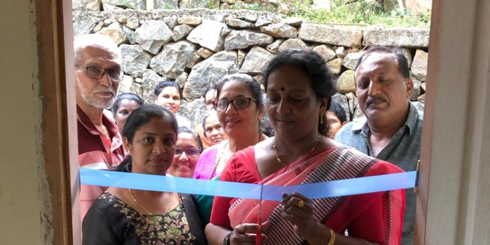 പഴവങ്ങാടി ഗ്രാമപഞ്ചായത്തിലെ അങ്കണവാടിക്കും പബ്ലിക് ലൈബ്രറിക്കും വേണ്ടിയുള്ള കെട്ടിടത്തിന്റെ ഉദ്ഘാടനം നടന്നു പഴവങ്ങാടി ഗ്രാമപഞ്ചായത്തിലെ അങ്കണവാടിക്കും പബ്ലിക് ലൈബ്രറിക്കും വേണ്ടിയുള്ള കെട്ടിടത്തിന്റെ ഉദ്ഘാടനം നടന്നു