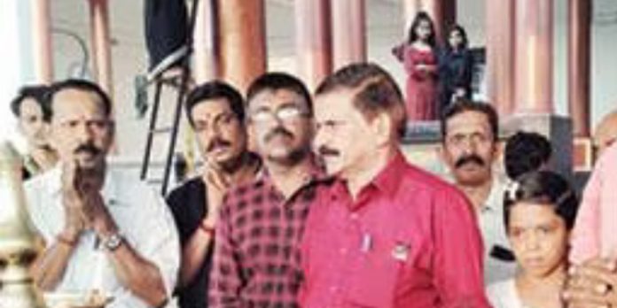 ചെങ്ങന്നൂർ മഹാദേവർ ക്ഷേത്രത്തിലെ ആറാട്ട് ദ്രവ്യങ്ങള് ആറാട്ടുപുഴ ആറാട്ട് അനുസ്മരണ സമിതി ക്ഷേത്രത്തിൽ സമർപ്പിച്ചു ചെങ്ങന്നൂർ മഹാദേവർ ക്ഷേത്രത്തിലെ ആറാട്ട് ദ്രവ്യങ്ങള് ആറാട്ടുപുഴ ആറാട്ട് അനുസ്മരണ സമിതി ക്ഷേത്രത്തിൽ സമർപ്പിച്ചു