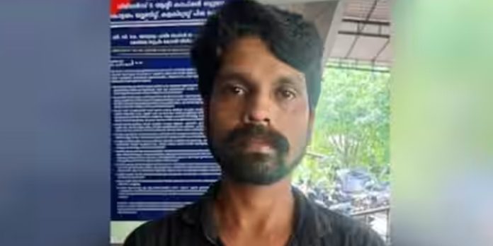 പെൺകുട്ടിയെ ബസിൽ വെച്ച് കടന്നുപിടിച്ച യുവാവ് പിടിയിൽ പെൺകുട്ടിയെ ബസിൽ വെച്ച് കടന്നുപിടിച്ച യുവാവ് പിടിയിൽ