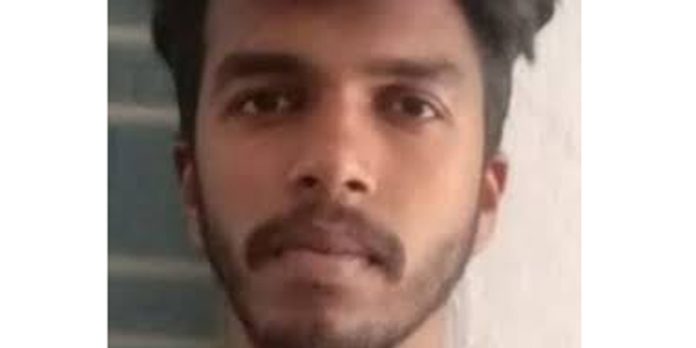 പുതുവര്ഷത്തലേന്ന് വില്പ്പന നടത്താന് ലക്ഷ്യമിട്ട് മദ്യം കടത്തിയ 19കാരനെ പിടികൂടി പോലീസ് പുതുവര്ഷത്തലേന്ന് വില്പ്പന നടത്താന് ലക്ഷ്യമിട്ട് മദ്യം കടത്തിയ 19കാരനെ പിടികൂടി പോലീസ്