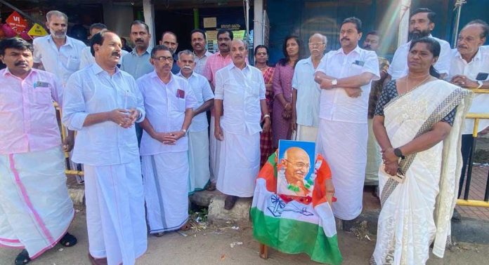 മൈലപ്രാ മണ്ഡലം കോൺഗ്രസ് കമ്മിറ്റിയുടെ നേതൃത്വത്തിൽ മഹാത്മാ ഗാന്ധിയുടെ രക്തസാക്ഷിത്വദിനം ആചരിച്ചു മൈലപ്രാ മണ്ഡലം കോൺഗ്രസ് കമ്മിറ്റിയുടെ നേതൃത്വത്തിൽ മഹാത്മാ ഗാന്ധിയുടെ രക്തസാക്ഷിത്വദിനം ആചരിച്ചു