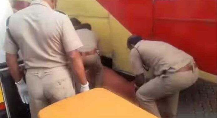 കോട്ടയം കെഎസ്ആർടിസി സ്റ്റാൻഡിൽ ബസ് തലയിലൂടെ കയറിയിറങ്ങി യാത്രക്കാരൻ മരിച്ചു കോട്ടയം കെഎസ്ആർടിസി സ്റ്റാൻഡിൽ ബസ് തലയിലൂടെ കയറിയിറങ്ങി യാത്രക്കാരൻ മരിച്ചു