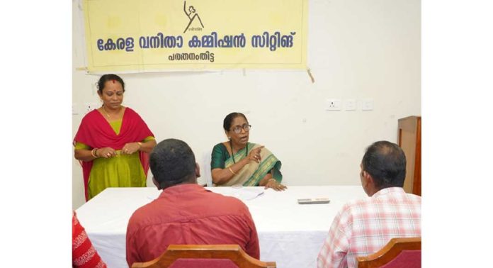 വനിതാ കമ്മിഷന് സിറ്റിങ് : 19 പരാതികള് തീര്പ്പാക്കി വനിതാ കമ്മിഷന് സിറ്റിങ് : 19 പരാതികള് തീര്പ്പാക്കി