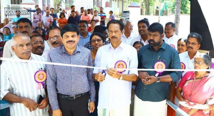 കുട്ടികള്ക്ക് ഏറ്റവും സുരക്ഷിതമായ സംസ്ഥാനമാണ് കേരളം : ജില്ലാ പഞ്ചായത്ത് പ്രസിഡന്റ് അഡ്വ. ഓമല്ലൂര് ശങ്കരന് കുട്ടികള്ക്ക് ഏറ്റവും സുരക്ഷിതമായ സംസ്ഥാനമാണ് കേരളം : ജില്ലാ പഞ്ചായത്ത് പ്രസിഡന്റ് അഡ്വ. ഓമല്ലൂര് ശങ്കരന്