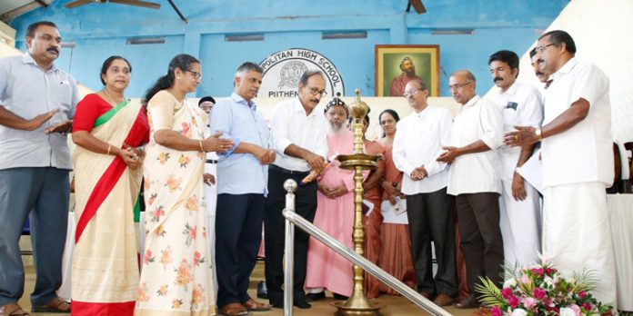 നവീന പാഠ്യ പദ്ധതികൾ സമൂഹത്തിൻ്റെ കാഴ്ചപ്പാടുകളെ മാറ്റിമറിക്കും : പ്രൊഫസര് ബിജോയ് നന്ദൻ നവീന പാഠ്യ പദ്ധതികൾ സമൂഹത്തിൻ്റെ കാഴ്ചപ്പാടുകളെ മാറ്റിമറിക്കും : പ്രൊഫസര് ബിജോയ് നന്ദൻ