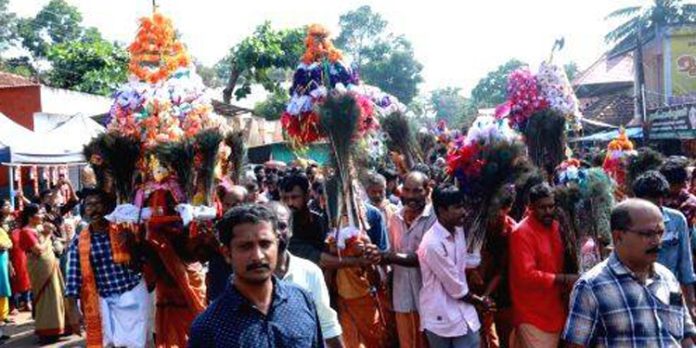 ചെറിയനാട് ബാലസുബ്രഹ്മണ്യസ്വാമി ക്ഷേത്രത്തിൽ തൈപ്പൂയ കാവടിയാട്ടം ഭക്തി സാന്ദ്രമായി ചെറിയനാട് ബാലസുബ്രഹ്മണ്യസ്വാമി ക്ഷേത്രത്തിൽ തൈപ്പൂയ കാവടിയാട്ടം ഭക്തി സാന്ദ്രമായി