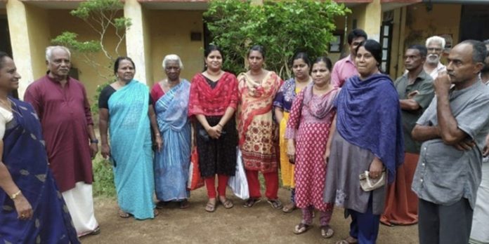 കുടിവെള്ളം ഇല്ല ; വാട്ടര് അതോറിറ്റി ഓഫീസിന് മുന്നില് സമരം സംഘടിപ്പിച്ച് നാട്ടുകാര് കുടിവെള്ളം ഇല്ല ; വാട്ടര് അതോറിറ്റി ഓഫീസിന് മുന്നില് സമരം സംഘടിപ്പിച്ച് നാട്ടുകാര്